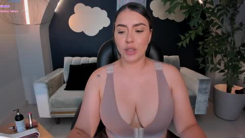 Snapshot of martinnabonnet chatting on 02/08/25, 04:36 Martinna Bonnet online show from 02/08/25, 04:36