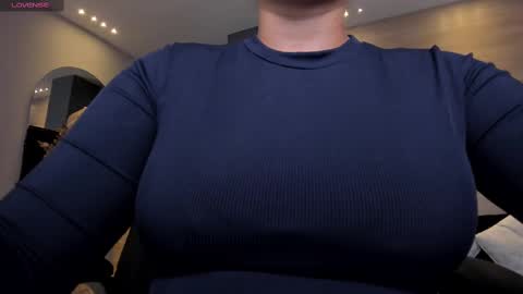 Snapshot of martinnabonnet chatting on 03/05/25, 10:22 Martinna Bonnet online show from 03/05/25, 10:22