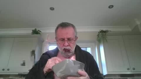 Snapshot of martinrgbxxxx chatting on 02/16/26, 09:27 martinrgbxxxx online show from 02/16/26, 09:27