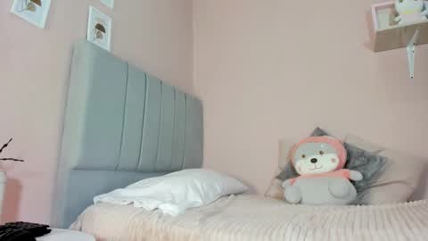 Snapshot of mary_cute9 chatting on 10/08/25, 12:14 mary_cute9 online show from 10/08/25, 12:14