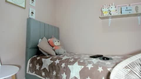 Snapshot of mary_cute9 chatting on 11/16/25, 12:00 mary_cute9 online show from 11/16/25, 12:00