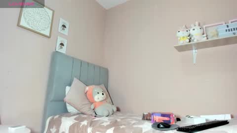 Snapshot of mary_cute9 chatting on 11/18/25, 11:58 mary_cute9 online show from 11/18/25, 11:58