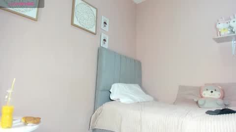 Snapshot of mary_cute9 chatting on 11/22/25, 12:26 mary_cute9 online show from 11/22/25, 12:26