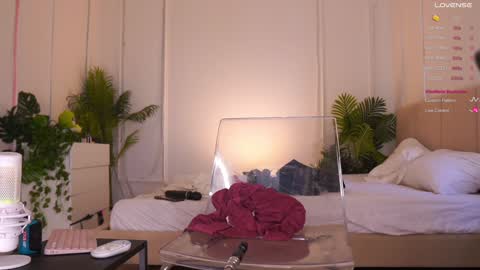 Snapshot of mary_lise chatting on 02/07/26, 09:57 Caroline qeeentease - ints qeentease - twitter online show from 02/07/26, 09:57