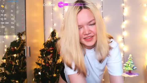 Snapshot of mary_lunar chatting on 12/21/24, 05:25 Mary online show from 12/21/24, 05:25