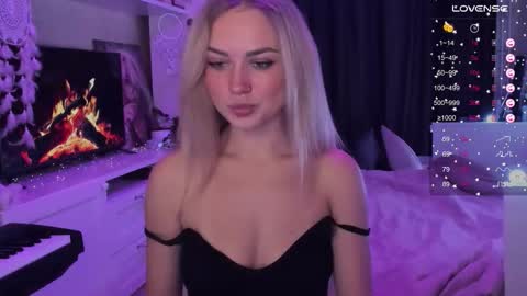 Snapshot of mary_romance chatting on 11/24/25, 08:08 Mary online show from 11/24/25, 08:08