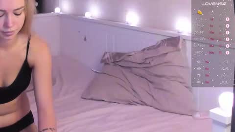 Snapshot of mary_romance chatting on 12/02/25, 11:48 Mary online show from 12/02/25, 11:48