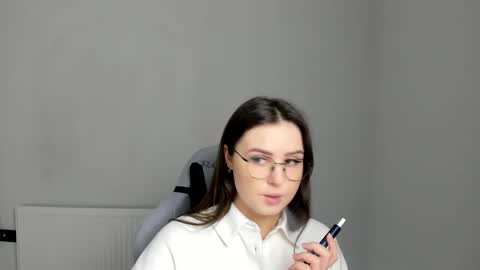 Snapshot of mary_wave_ chatting on 04/30/26, 06:42 Alice online show from 04/30/26, 06:42