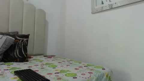 Snapshot of maryannlit chatting on 06/15/26, 12:18 maryannlit online show from 06/15/26, 12:18