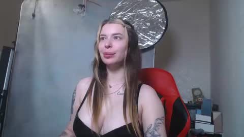 Snapshot of maryh0tlove chatting on 07/18/26, 10:19 maryh0tlove online show from 07/18/26, 10:19