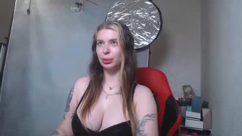 Snapshot of maryh0tlove chatting on 07/20/26, 12:18 maryh0tlove online show from 07/20/26, 12:18