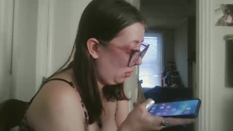 Snapshot of maryjaneflowers chatting on 12/12/24, 01:06 maryjaneflowers online show from 12/12/24, 01:06