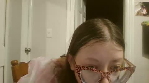 Snapshot of maryjaneflowers chatting on 12/16/24, 10:29 maryjaneflowers online show from 12/16/24, 10:29