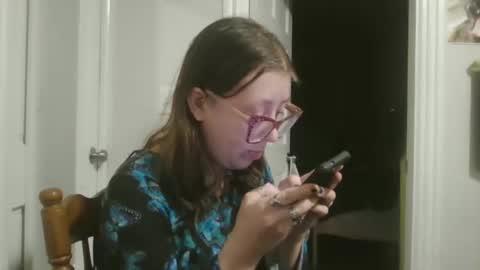 Snapshot of maryjaneflowers chatting on 12/17/24, 10:01 maryjaneflowers online show from 12/17/24, 10:01