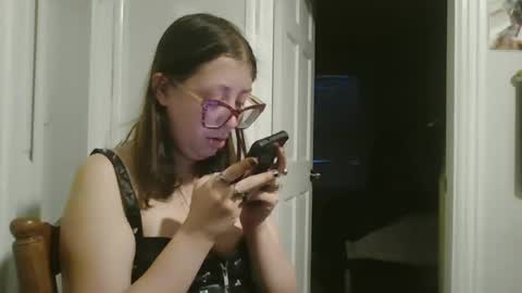 Snapshot of maryjaneflowers chatting on 12/20/24, 12:05 maryjaneflowers online show from 12/20/24, 12:05