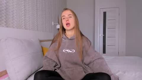 Mari online show from 10/28/25, 07:01