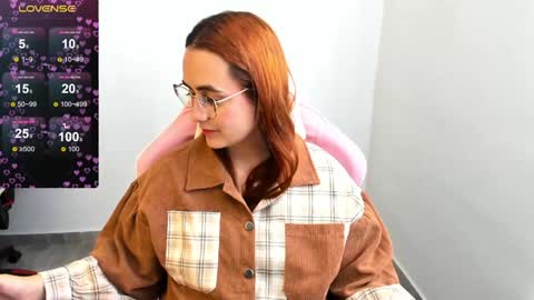 Dulce Maria online show from 02/06/25, 07:51