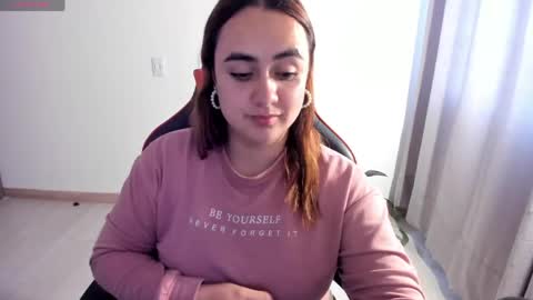 Snapshot of maryluna95 chatting on 04/16/26, 09:26 Dulce Maria online show from 04/16/26, 09:26