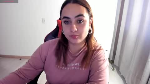 Snapshot of maryluna95 chatting on 04/16/26, 09:39 Dulce Maria online show from 04/16/26, 09:39