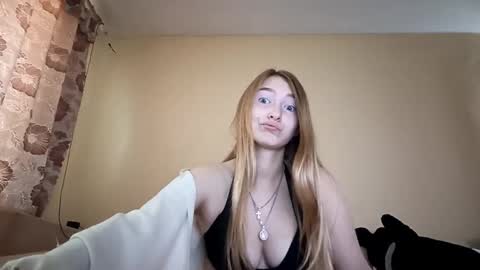 Snapshot of marylynreifsnider chatting on 09/10/25, 07:19 Hi My name is Elina Im 18 years old. online show from 09/10/25, 07:19