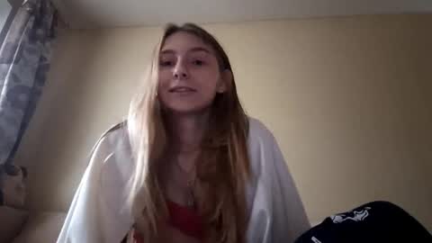 Snapshot of marylynreifsnider chatting on 10/21/25, 06:14 Hi My name is Elina Im 18 years old. online show from 10/21/25, 06:14