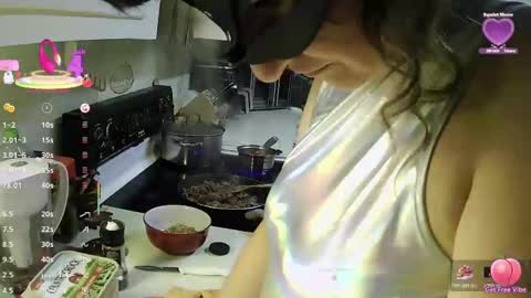 marynka21 online show from 10/29/25, 08:43