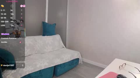 Snapshot of marysantamonika chatting on 11/15/25, 05:20 Mary online show from 11/15/25, 05:20