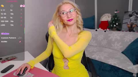 Snapshot of marysantamonika chatting on 01/11/26, 12:54 Mary online show from 01/11/26, 12:54