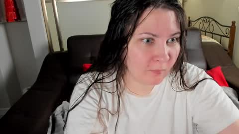 Snapshot of maryswon chatting on 12/25/24, 05:05 Mary online show from 12/25/24, 05:05