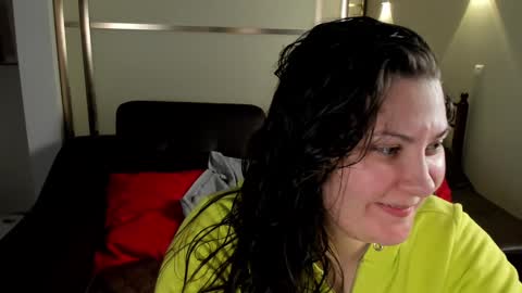 Snapshot of maryswon chatting on 12/31/24, 12:04 Mary online show from 12/31/24, 12:04