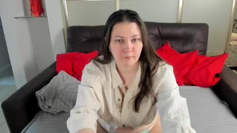 Snapshot of maryswon chatting on 11/12/25, 11:32 Mary online show from 11/12/25, 11:32