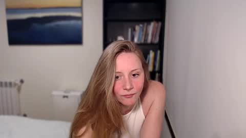 Snapshot of marytiny chatting on 04/16/26, 09:39 Mary online show from 04/16/26, 09:39