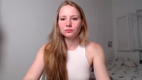 Snapshot of marytiny chatting on 07/10/26, 04:53 Mary online show from 07/10/26, 04:53