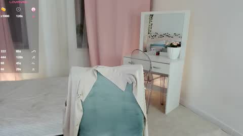 Snapshot of marywaddell chatting on 02/24/25, 01:02 Mary online show from 02/24/25, 01:02