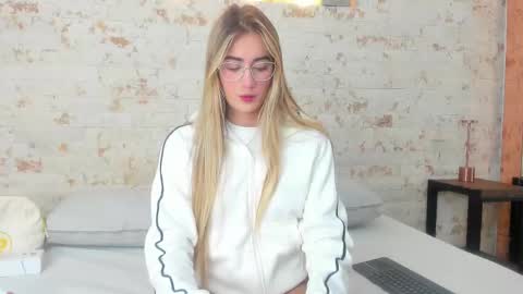 Snapshot of maryy_campbell chatting on 03/21/26, 11:26 maryy campbell online show from 03/21/26, 11:26