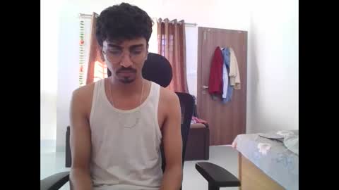 maskboyz2003 online show from 02/17/25, 04:20