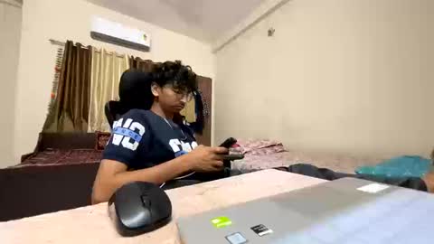 maskboyz2003 online show from 09/22/25, 05:48