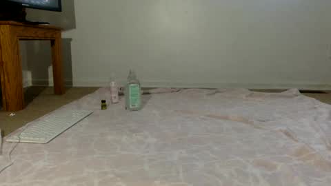 Snapshot of masked_femboy_stella chatting on 09/26/25, 09:30 Masked Femboy online show from 09/26/25, 09:30