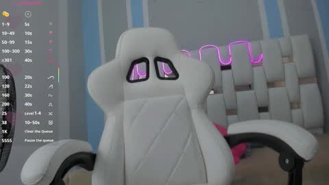 Snapshot of maskedgirl01 chatting on 12/22/25, 07:00 Scarlet online show from 12/22/25, 07:00