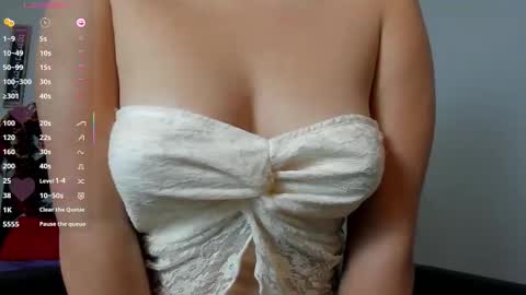 Snapshot of maskedgirl01 chatting on 01/05/26, 05:27 Scarlet online show from 01/05/26, 05:27