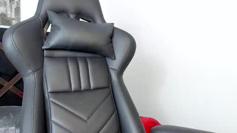 Snapshot of maskedgirl01 chatting on 02/13/26, 07:43 Scarlet online show from 02/13/26, 07:43