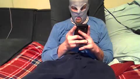 Snapshot of maskedyogaman chatting on 12/16/25, 03:33 maskedyogaman online show from 12/16/25, 03:33