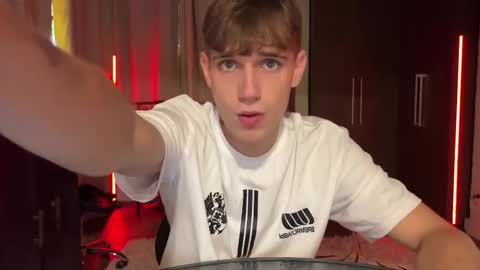 Snapshot of mason_gallagher chatting on 03/09/26, 04:22 Mason online show from 03/09/26, 04:22