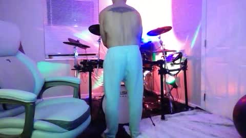 Snapshot of massageartist chatting on 01/15/26, 03:44 HappyZending online show from 01/15/26, 03:44