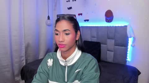 Snapshot of massielhot chatting on 01/09/26, 04:37 massielhot online show from 01/09/26, 04:37