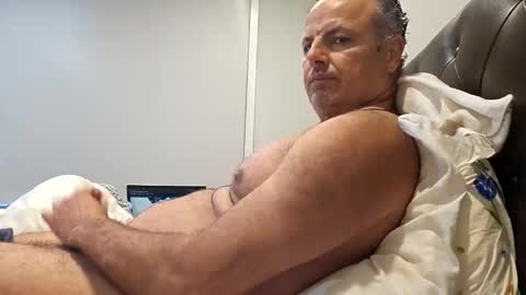 Snapshot of master398 chatting on 10/12/25, 12:04 Erix online show from 10/12/25, 12:04