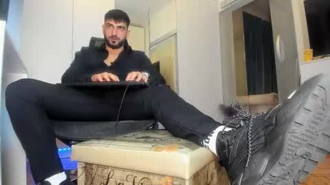 Snapshot of master9four chatting on 10/05/25, 10:57 Matthew online show from 10/05/25, 10:57