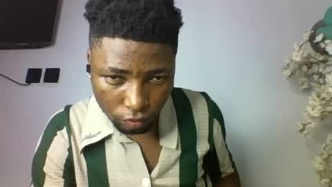 Snapshot of master_kael chatting on 12/17/25, 11:22 Master Kael online show from 12/17/25, 11:22