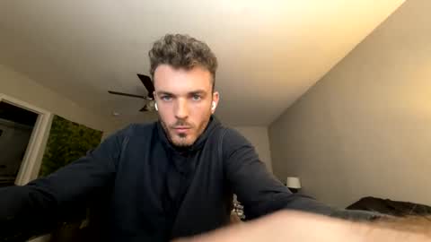 Snapshot of master_louie chatting on 12/08/24, 03:24 muskyjockdick online show from 12/08/24, 03:24