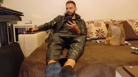 Snapshot of master_roberto333 chatting on 10/19/25, 08:09 SIR online show from 10/19/25, 08:09